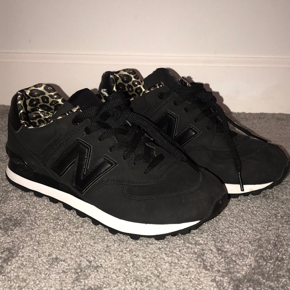 black new balance sneakers - women’s